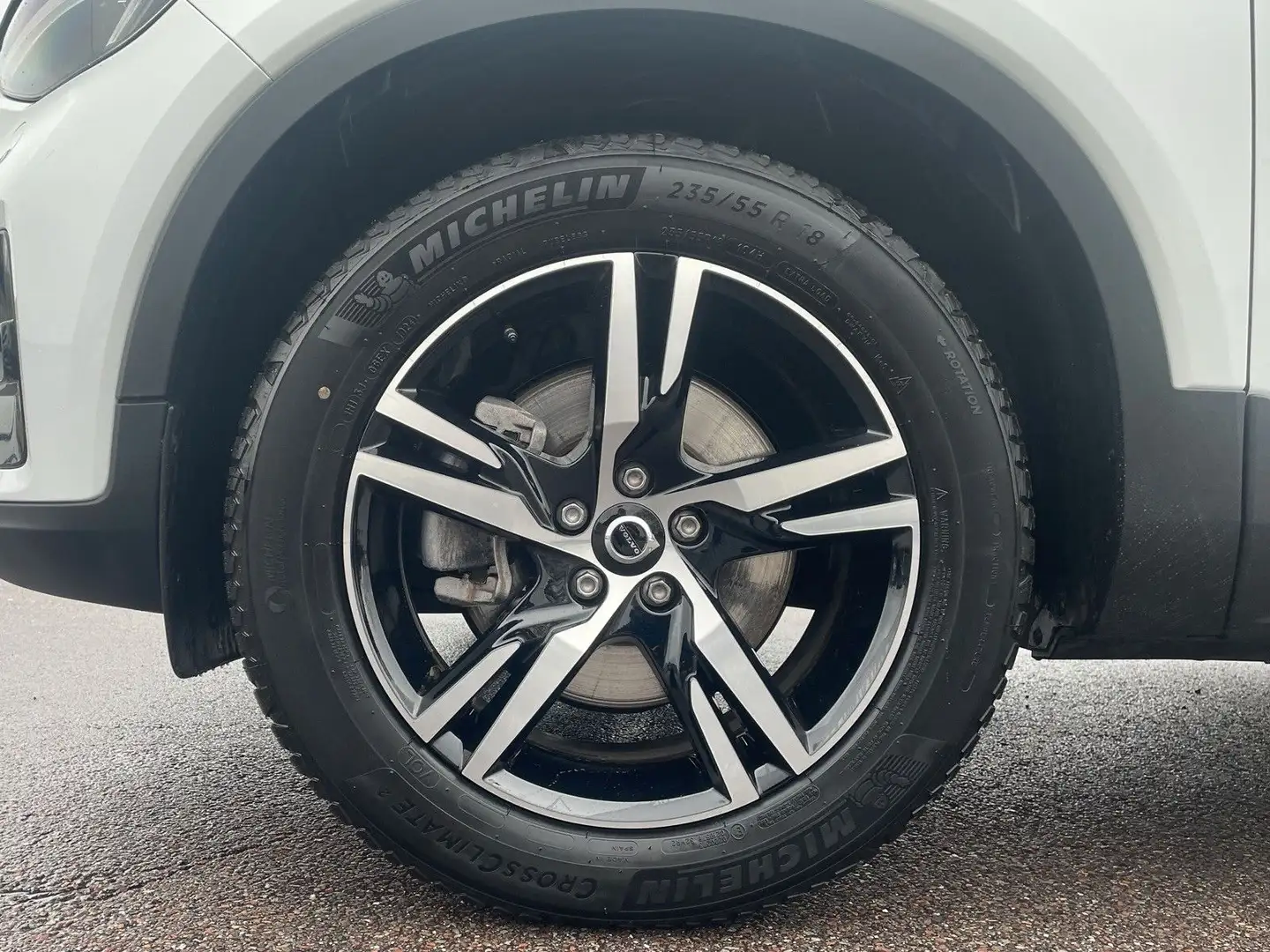 Volvo XC40 B3 MILD Hybrid Automatik Plus Dark ACC BLIS Blanco - 2