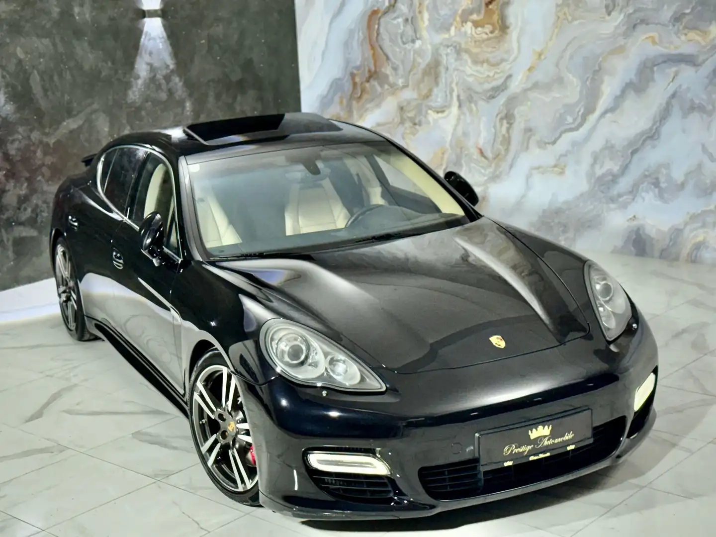 Porsche Panamera Turbo S V8 551PS *APPROVED GARANTIE*BLACK/WHITE* Schwarz - 1