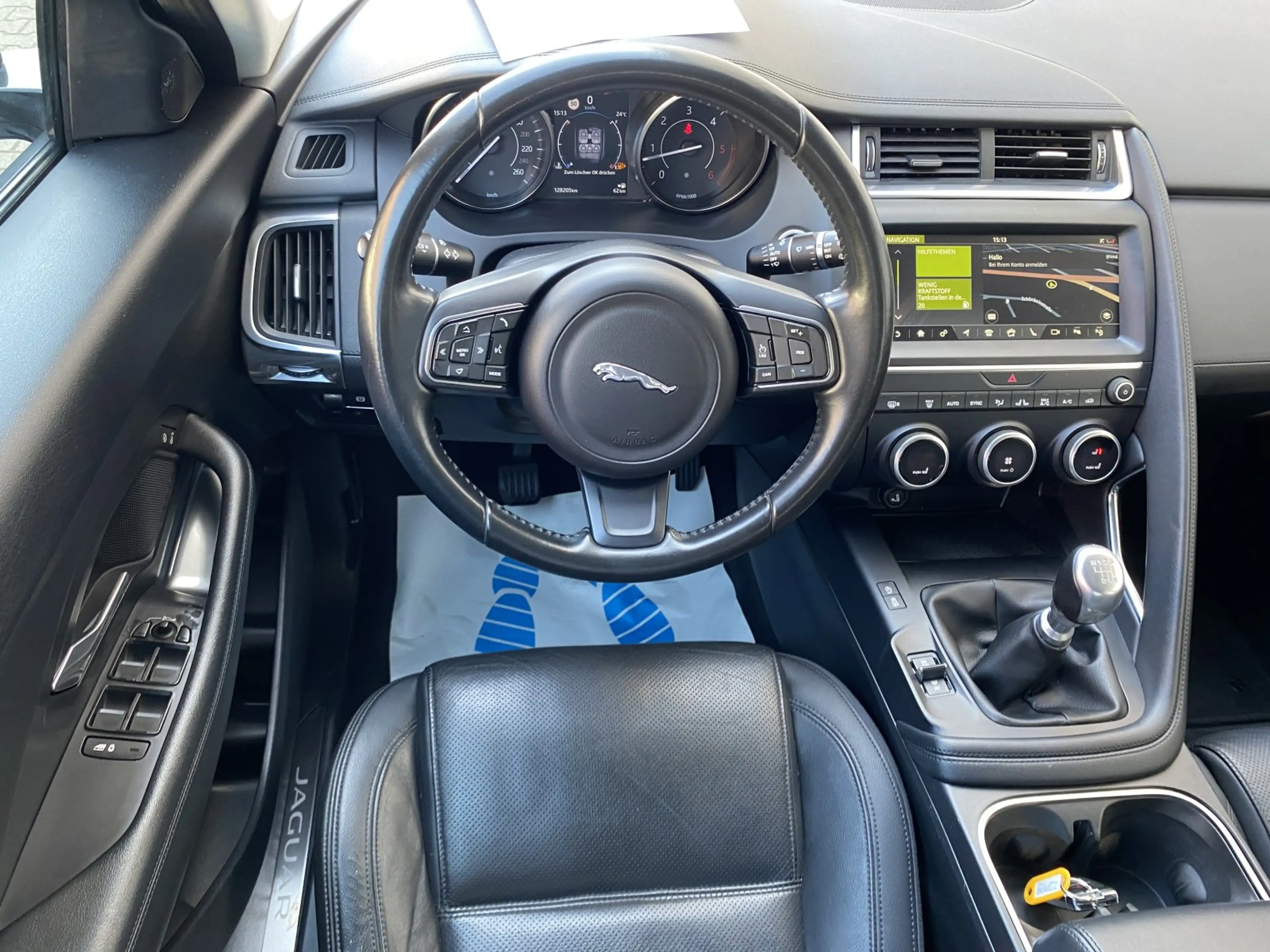 Jaguar E-Pace D150 S AWD S AHK RKam LED elKoff elSitz — photo 4