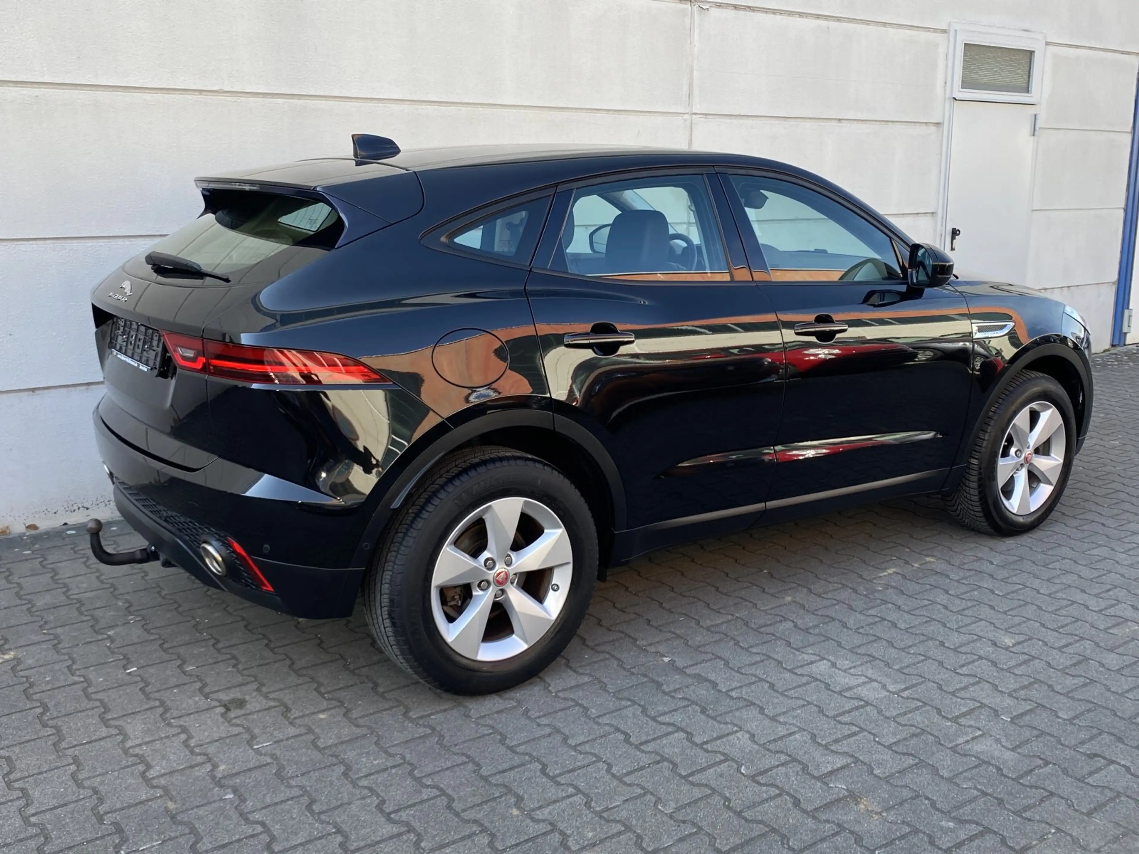 Jaguar E-Pace D150 S AWD S AHK RKam LED elKoff elSitz — photo 3