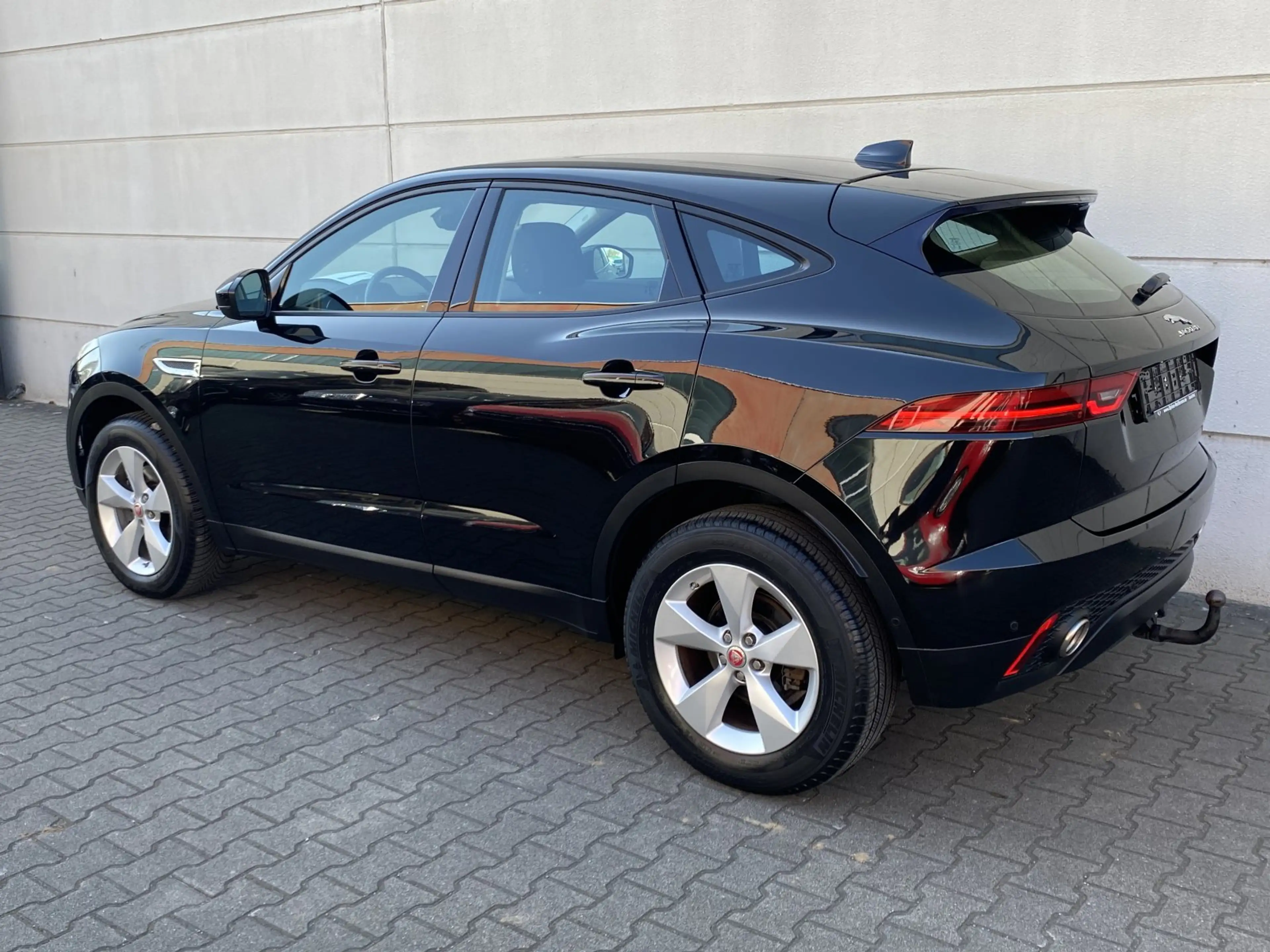 Jaguar E-Pace D150 S AWD S AHK RKam LED elKoff elSitz — photo 9