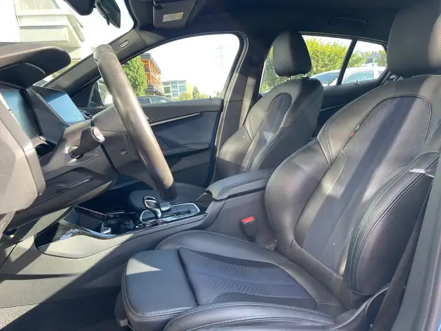 BMW 1 Series view 9