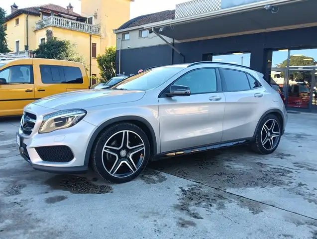 Mercedes-Benz GLA 220 d 4matic PREMIUM 177cv auto