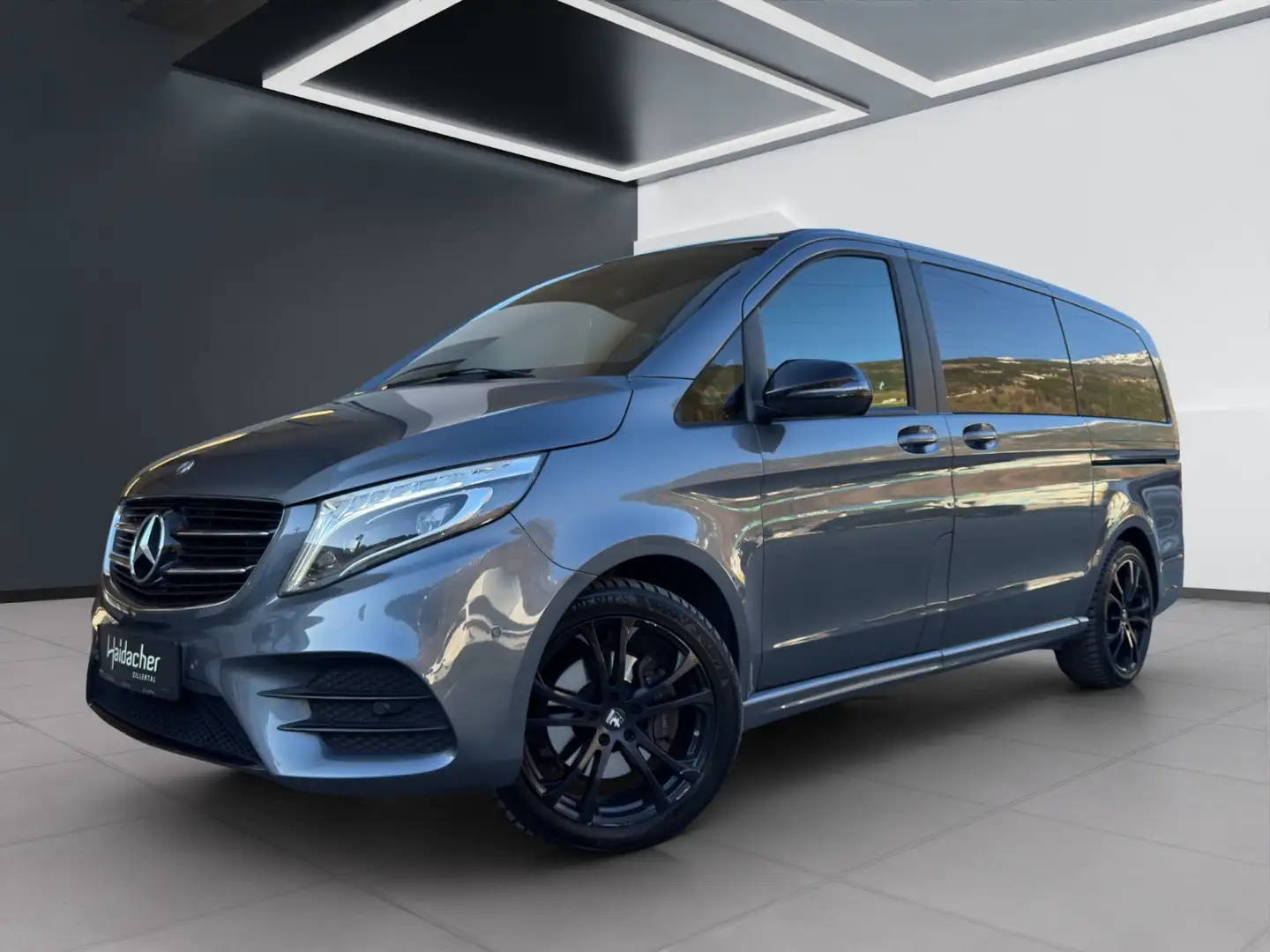 Mercedes-Benz V 200 d 4MATIC Lang AUT LED AMG PTS Night RKam Grau - 2