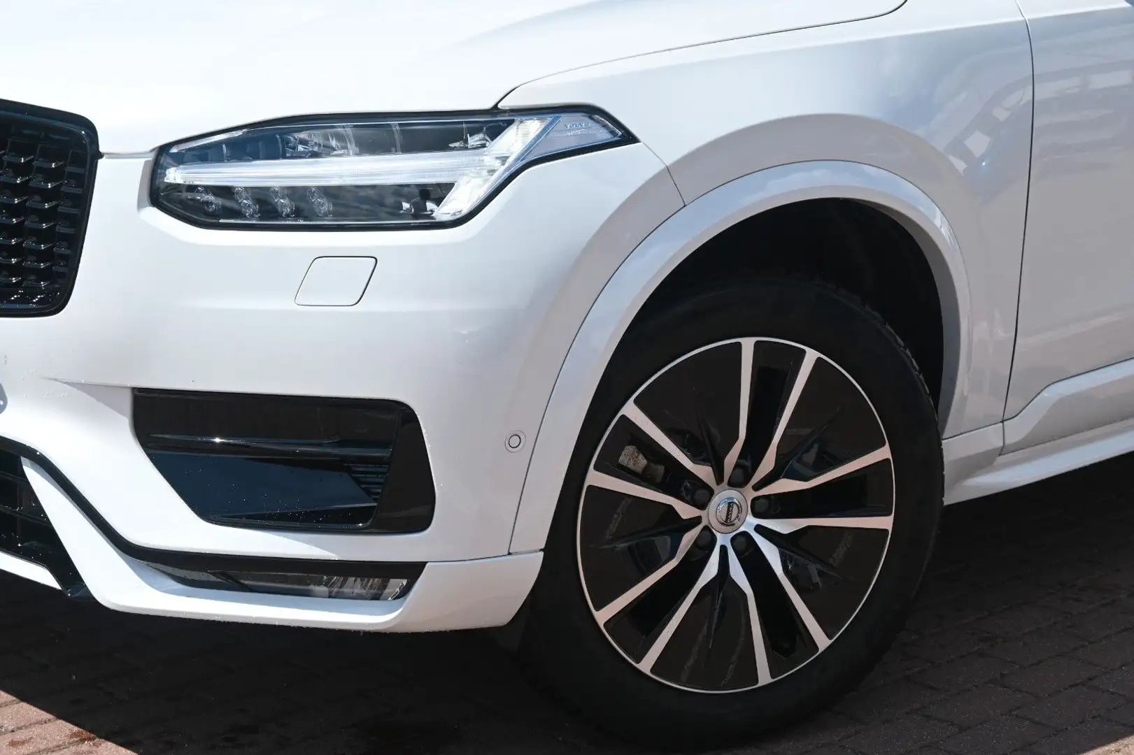 Volvo XC90 B5D Ultimate Dark HK*HUD*PANO*STHZ*360*STHZ*AHK* Weiß - 2