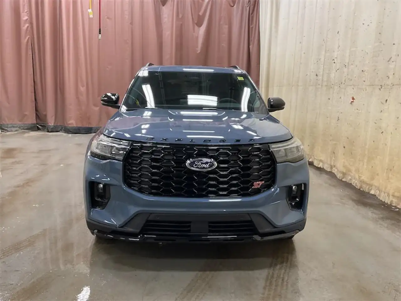 Ford Explorer снимка Ford Explorer