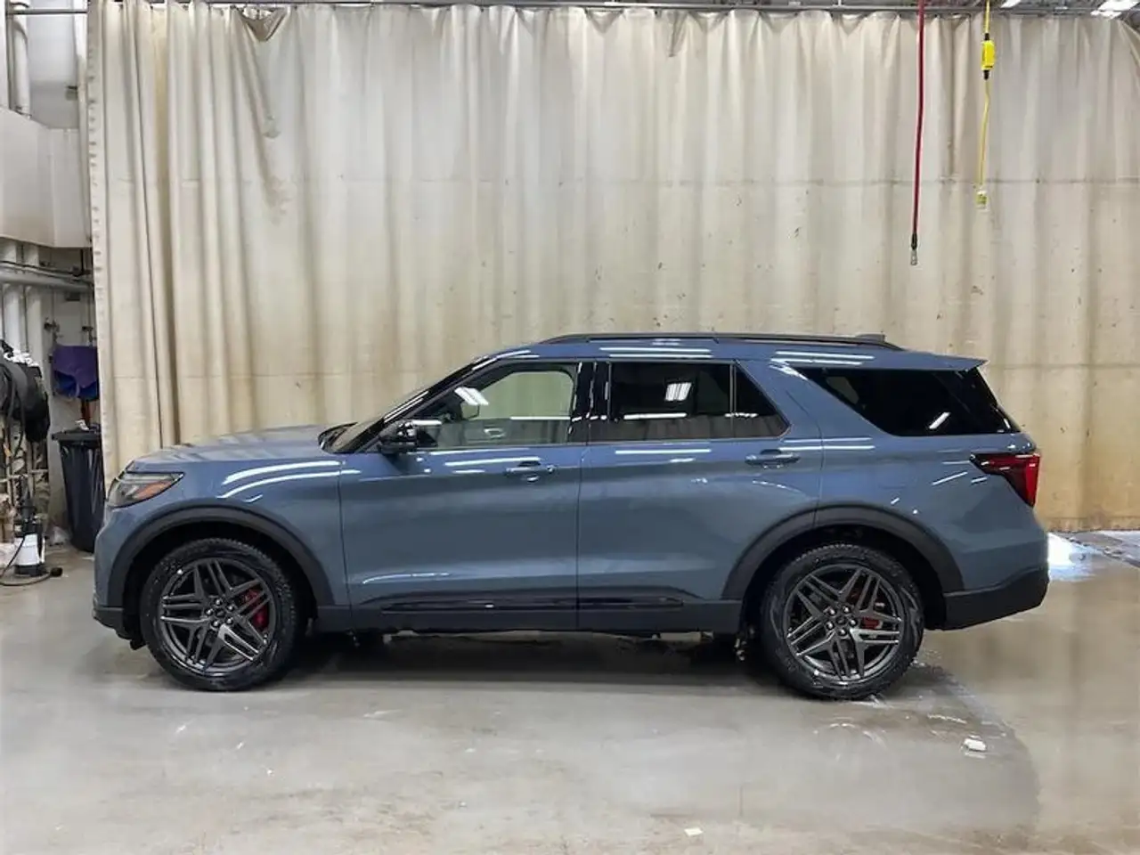 Ford Explorer снимка Ford Explorer