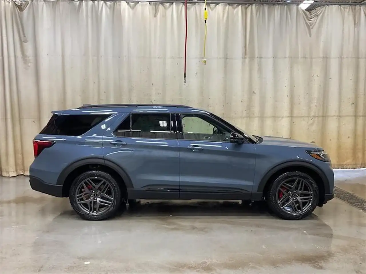 Ford Explorer снимка Ford Explorer
