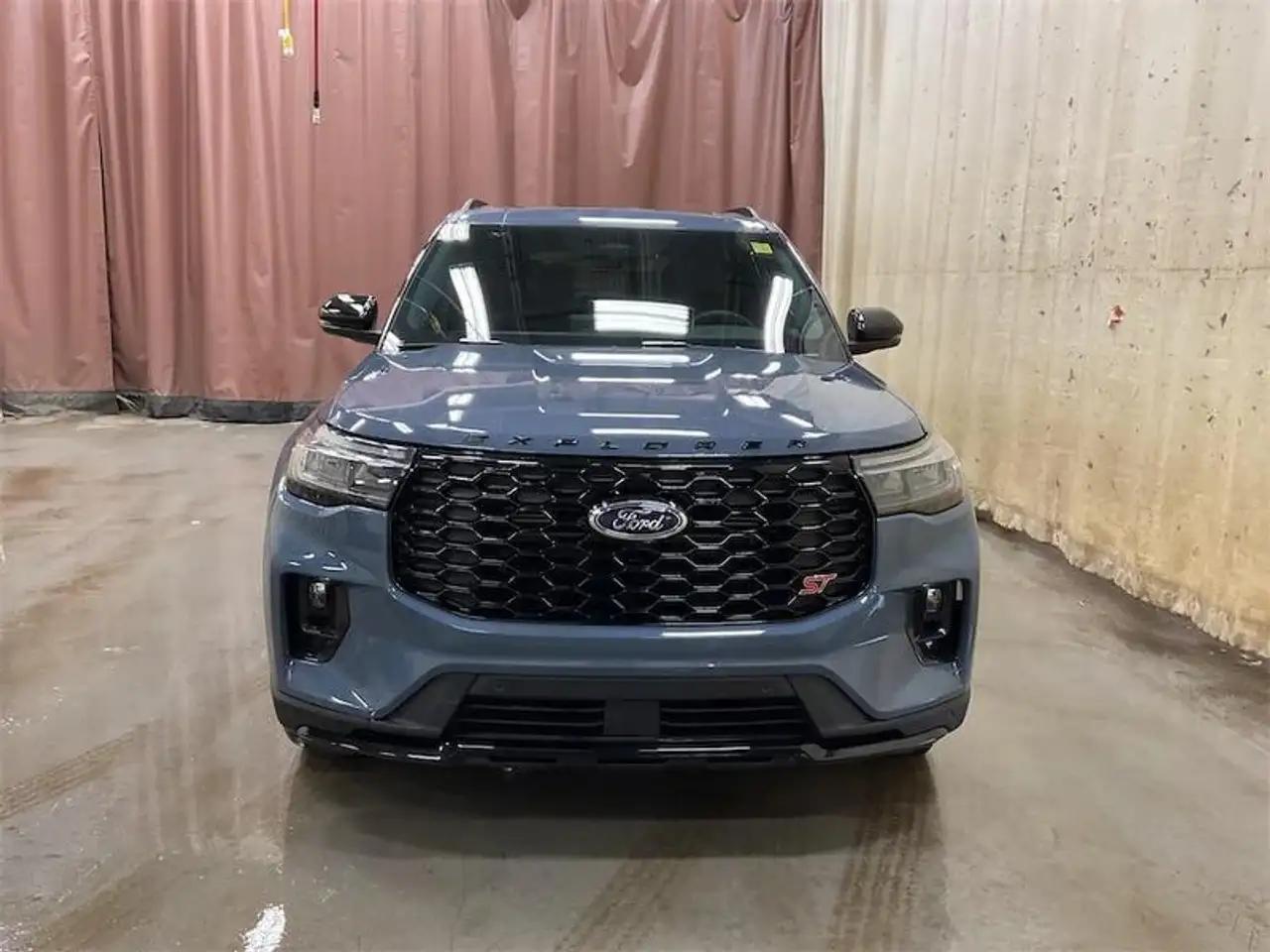 Ford Explorer снимка Ford Explorer
