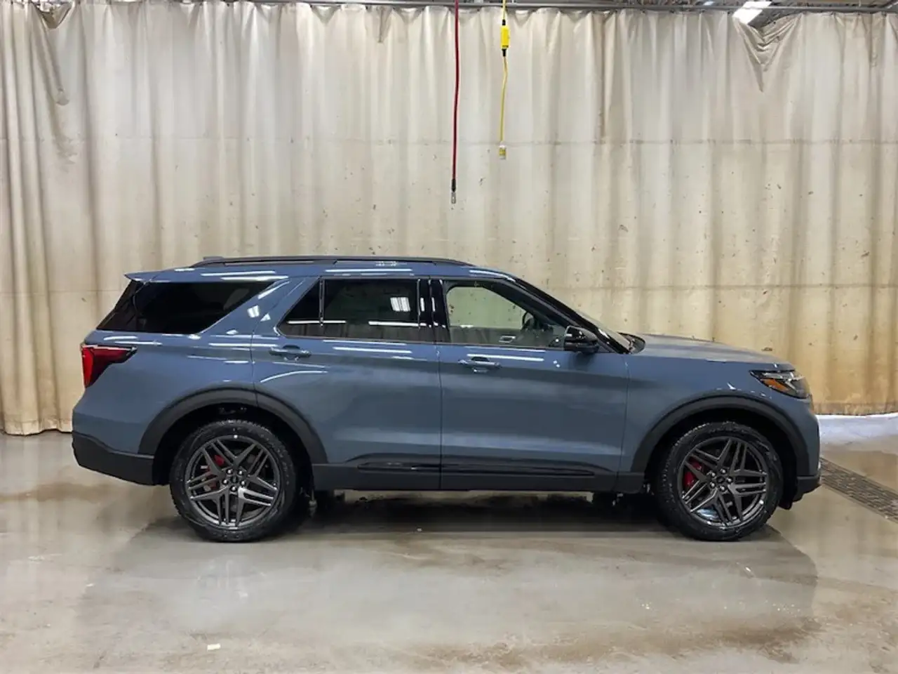 Ford Explorer снимка Ford Explorer