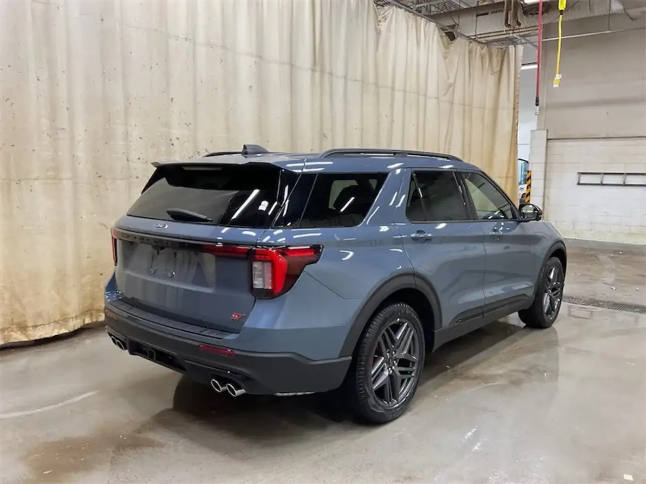 Ford Explorer снимка Ford Explorer