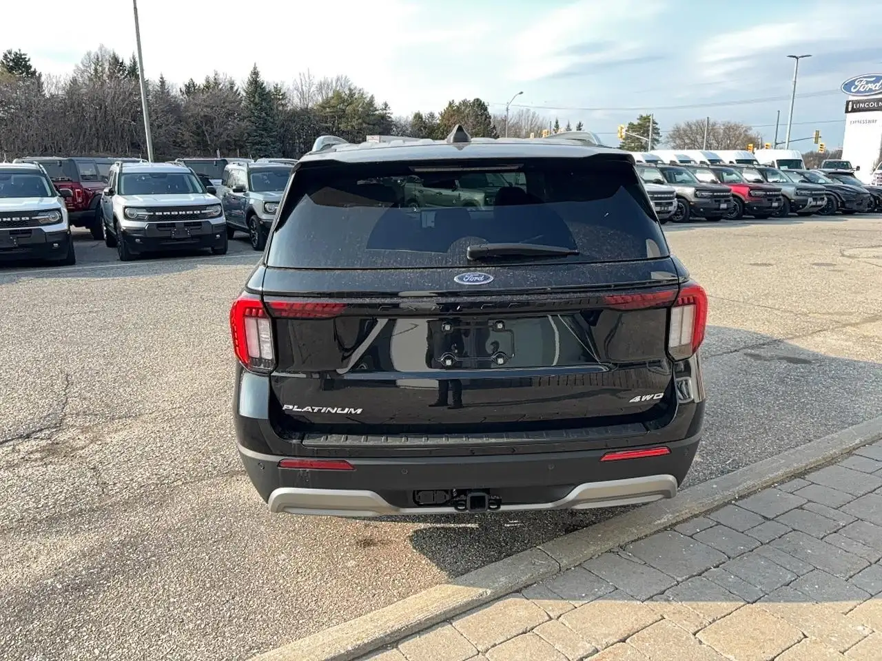 Ford Explorer снимка Ford Explorer