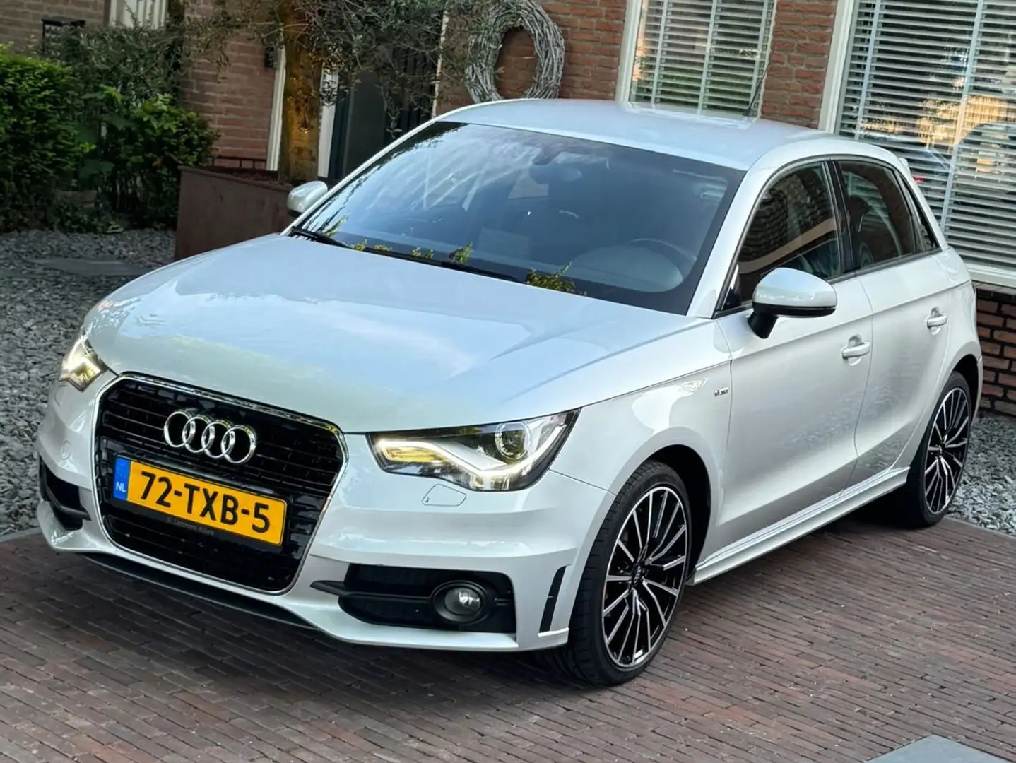 Audi A1 A1 1.2 TFSI Pro Line S Zilver - 1