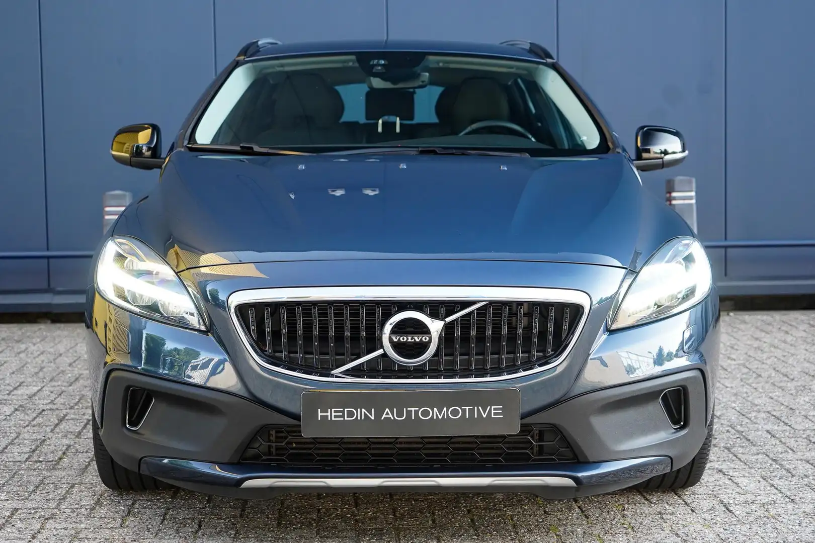 Volvo V40 Cross Country 1.5 T3 Nordic+ | Cruise control | Stoelverwarming Blauw - 2