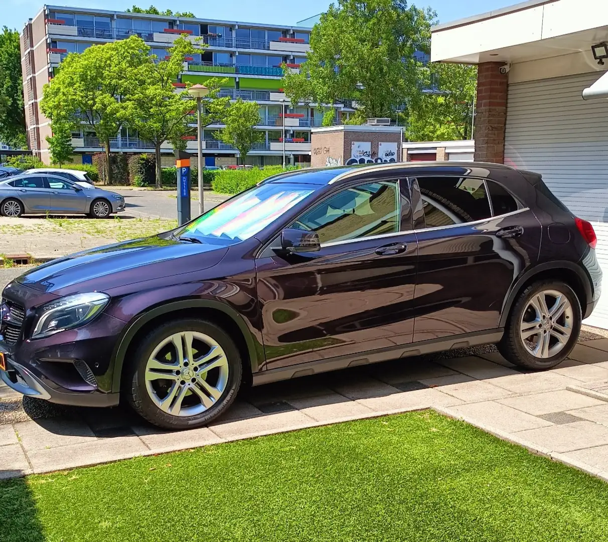 Mercedes-Benz GLA 180 GLA 180 Prestige Paars - 2