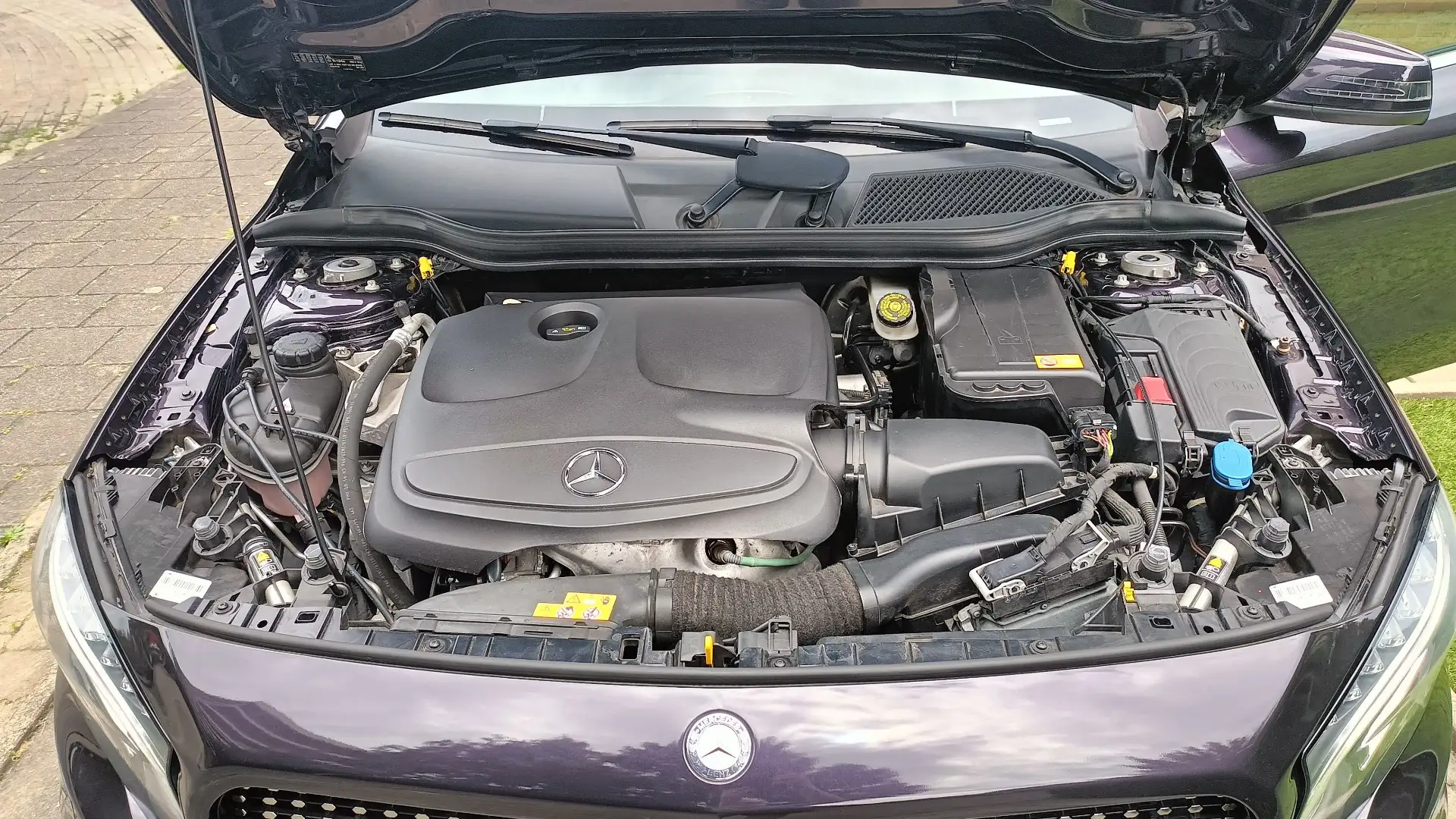 Mercedes-Benz GLA 180 GLA 180 Prestige Mauve - 1