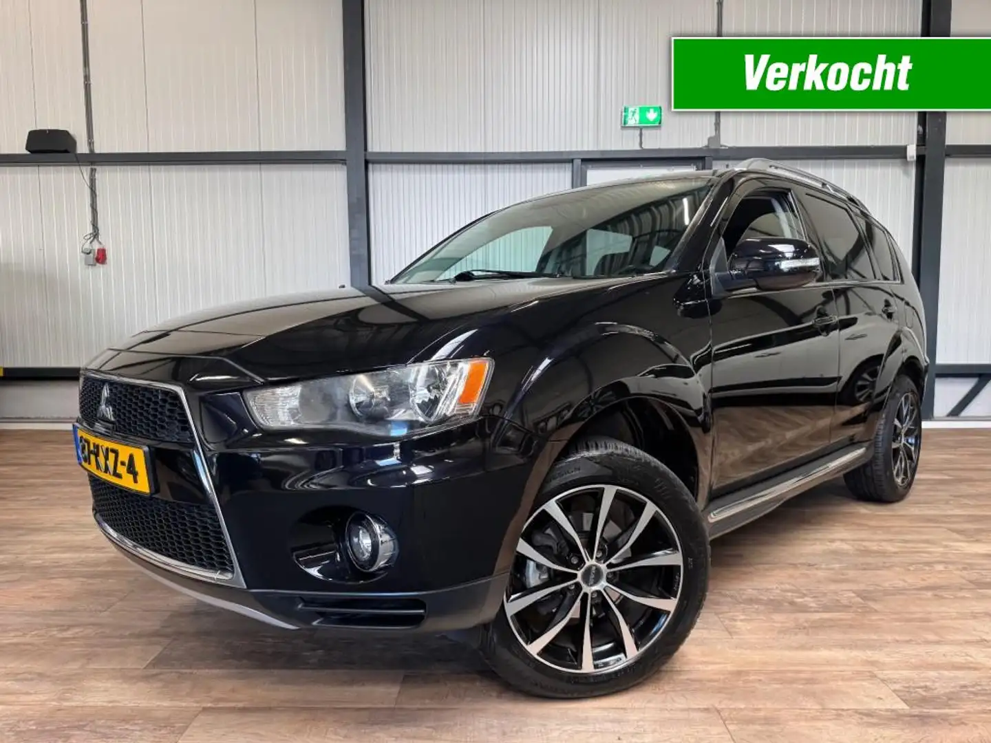 Mitsubishi Outlander 2.0 Intro Edition / AUT / LEDER / NAVI / CAMERA / Noir - 1