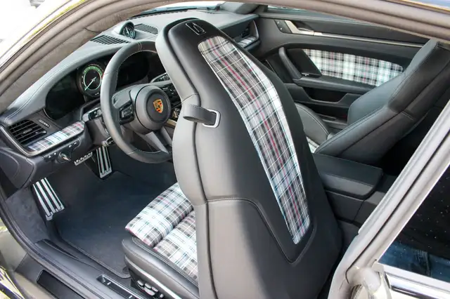 Porsche 911 view 13