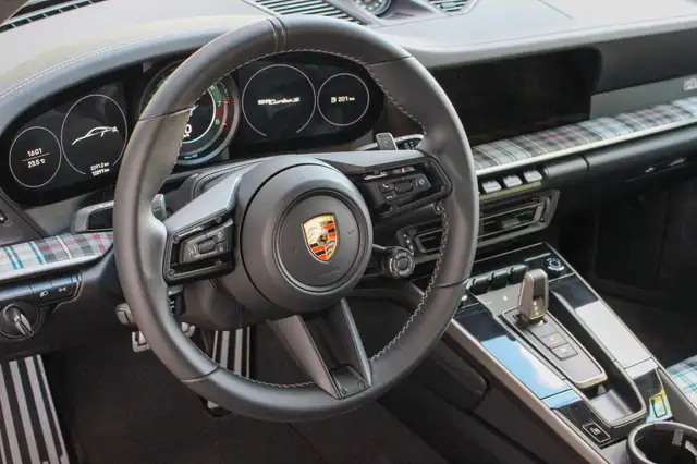 Porsche 911 view 12