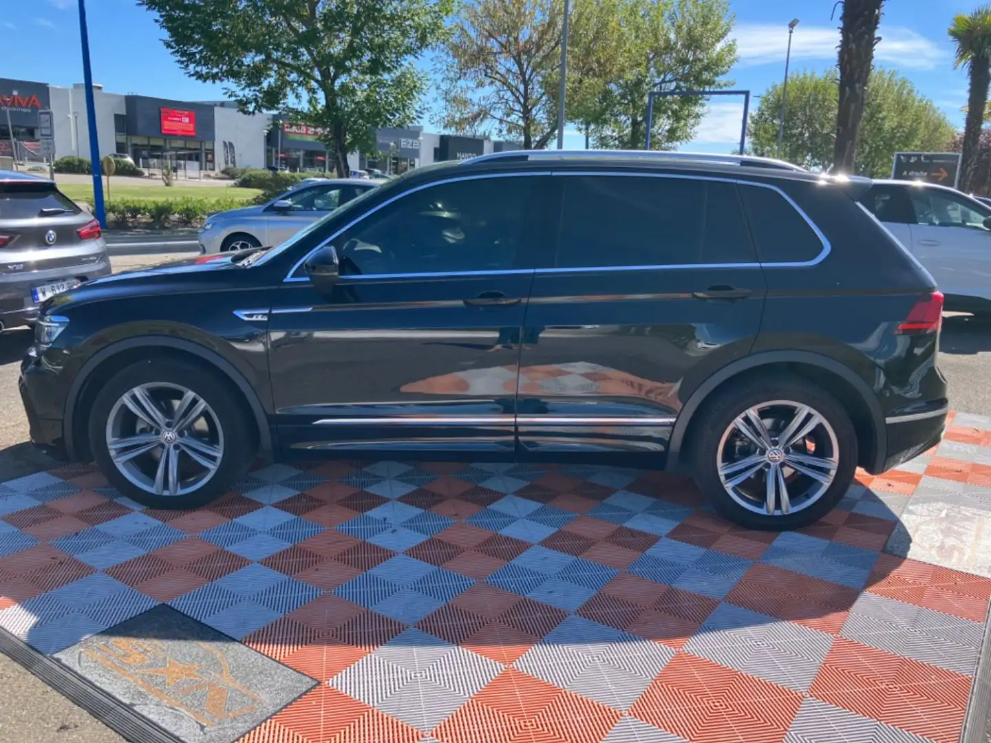 Volkswagen Tiguan 2.0 TDI 150 DSG CARAT EXCLUSIVE PACK R-LINE CUIR Toit 1Â°Main Noir - 2
