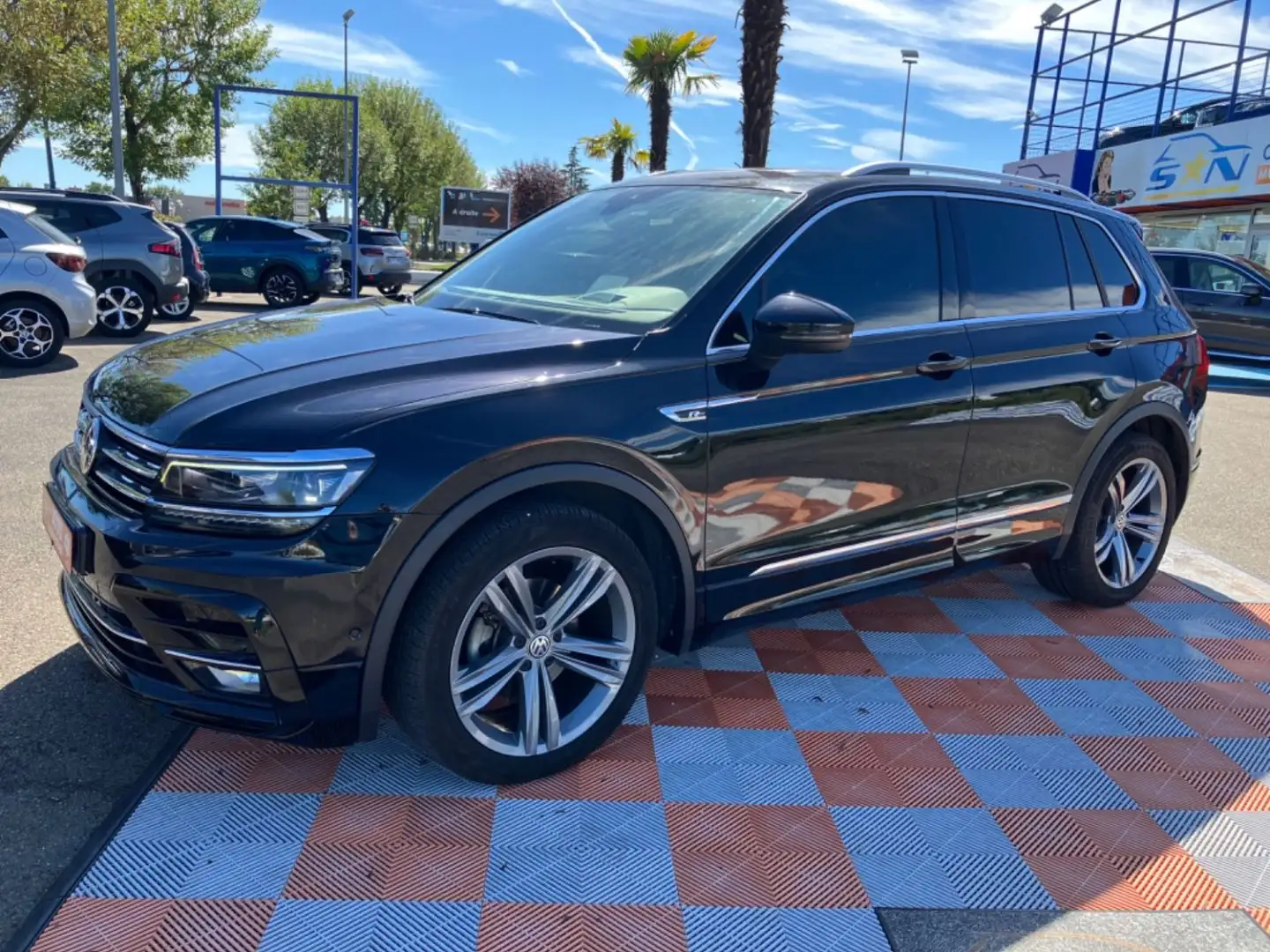 Volkswagen Tiguan 2.0 TDI 150 DSG CARAT EXCLUSIVE PACK R-LINE CUIR Toit 1Â°Main Noir - 1