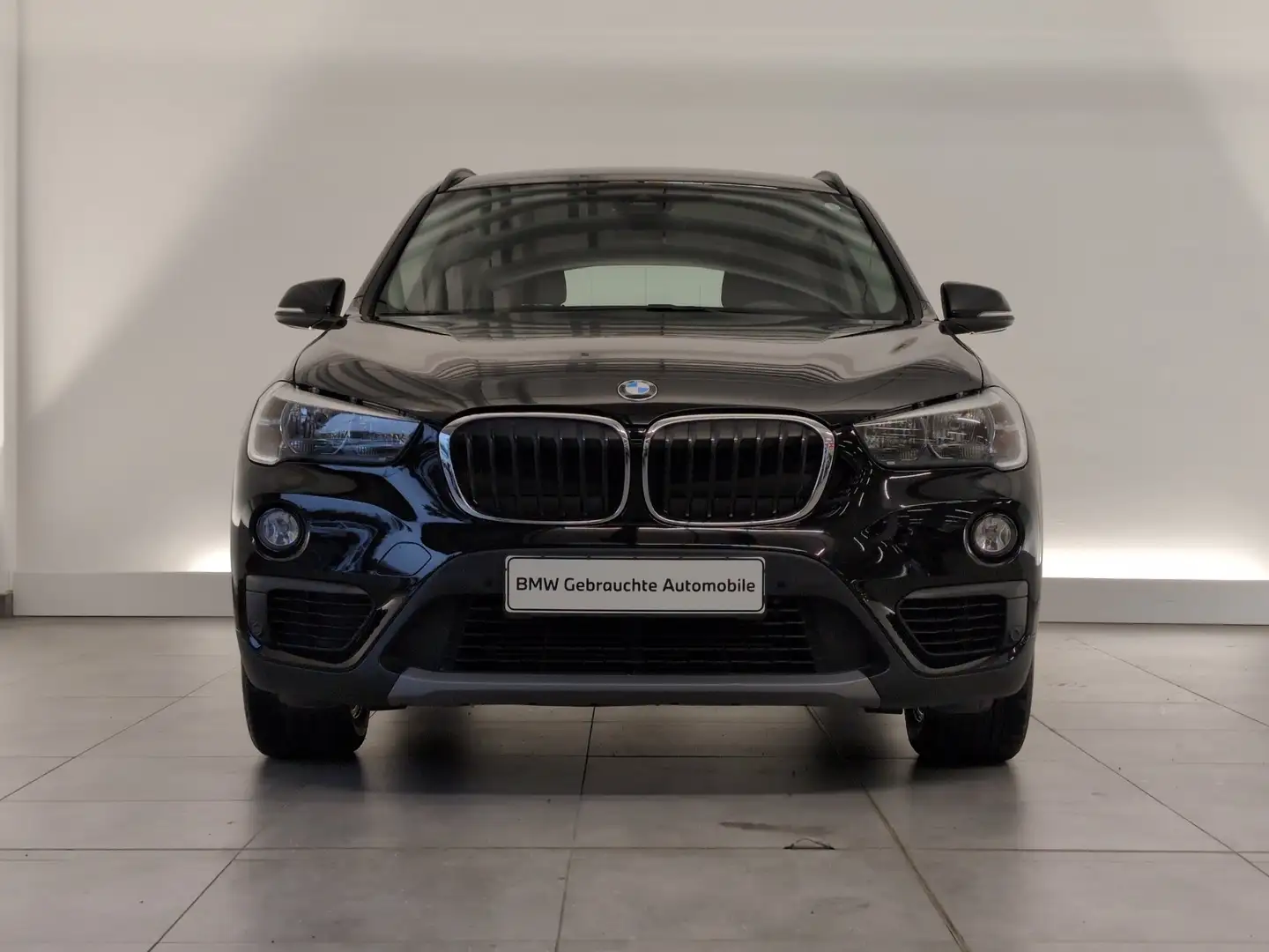 BMW X1 sDrive 18i Advantage SHZ/PDC/Tempomat  SHZ/PDC/Tem Schwarz - 2