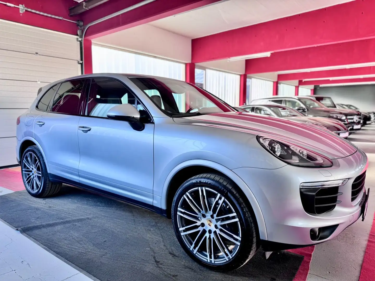 Porsche Cayenne Diesel Platinum Edition Bose 21Zoll PASM Silber - 2