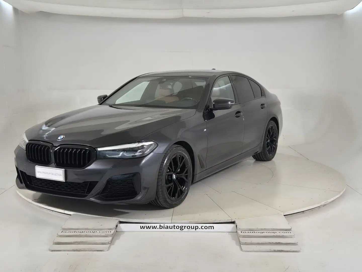 BMW 520 520d mhev 48V xdrive Msport auto Grigio - 1