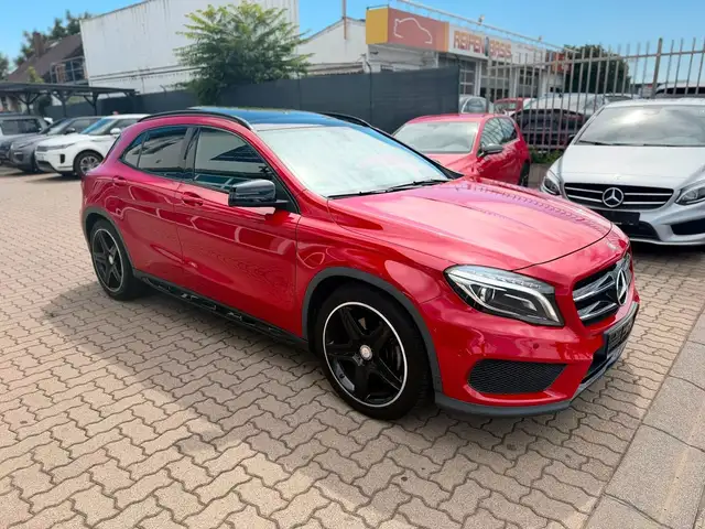 Mercedes-Benz GLA 250 *AMG*PANORAMA*BI-XENON*NIGHT-PAKET*