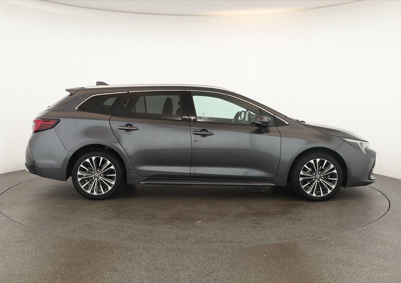 Toyota Corolla Touring Sports 1.8 CVT Team D Navi Kam — photo 4