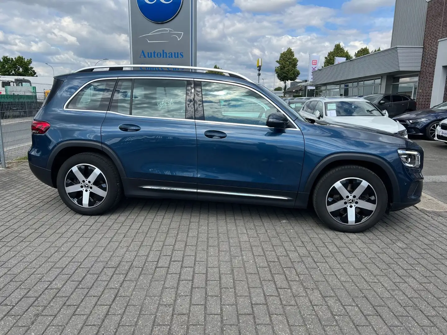 Mercedes-Benz GLB 220 d 4M AMB+AHK+PANO+HighEND+ASSIST+SOUND Albastru - 1