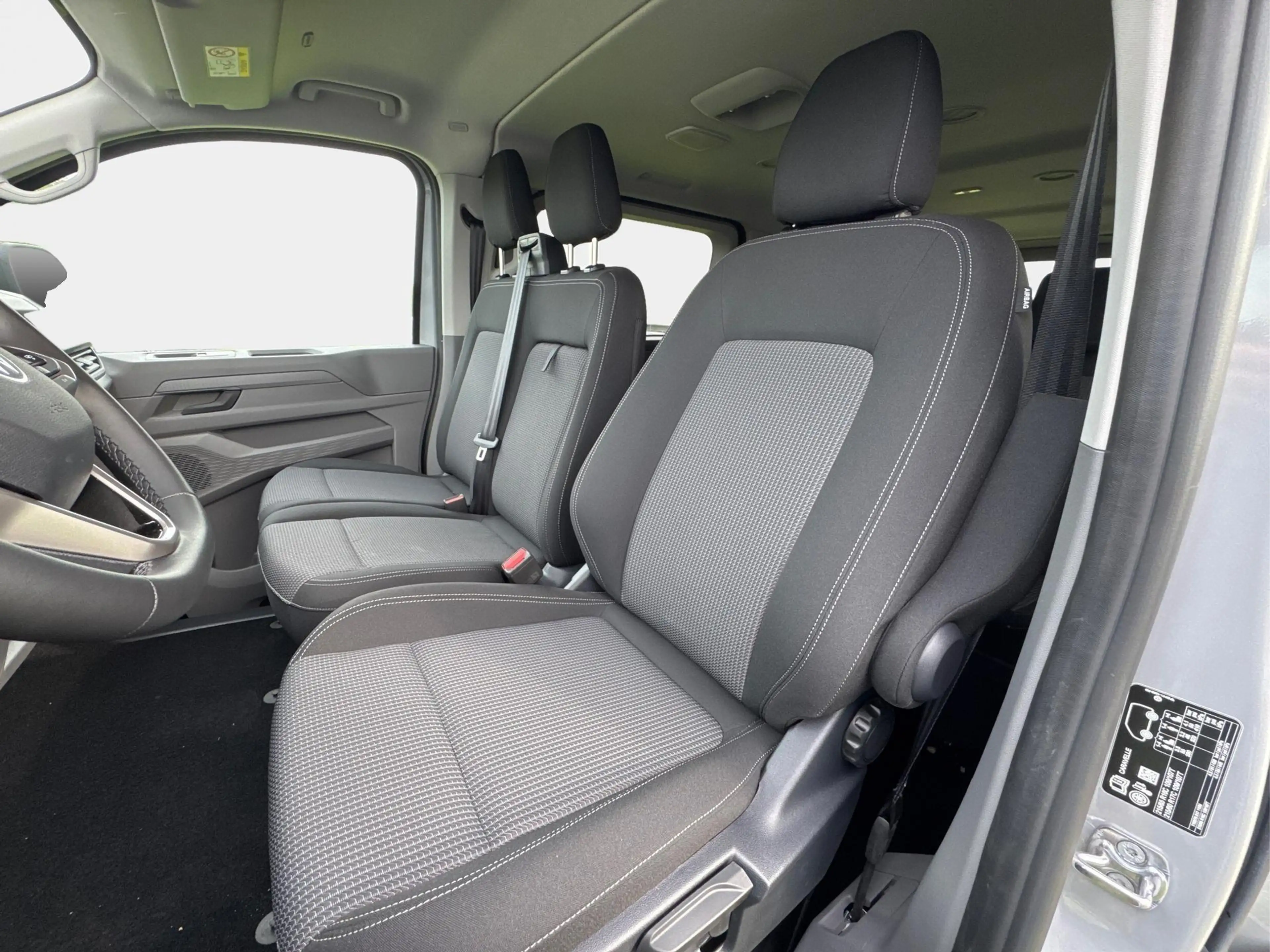 Volkswagen T7 Caravelle Basis KR+SHZ+9-Sitzer+AHK+GJR+KLIMAAUT.+KAMERA+... — photo 13