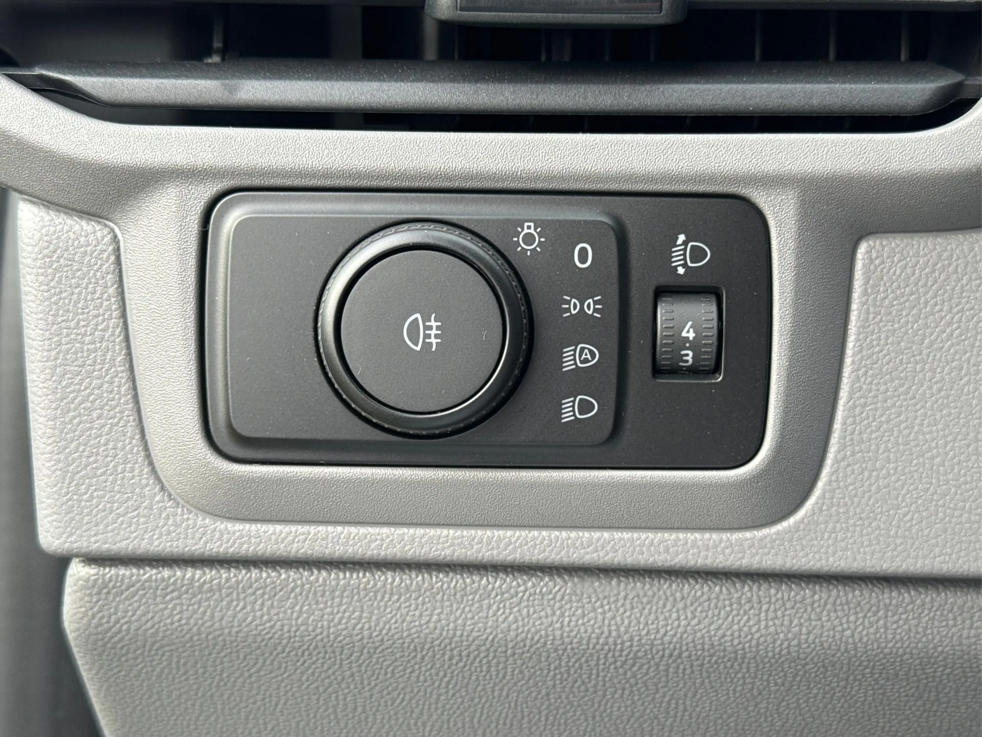 Volkswagen T7 Caravelle Basis KR+SHZ+9-Sitzer+AHK+GJR+KLIMAAUT.+KAMERA+... — photo 15