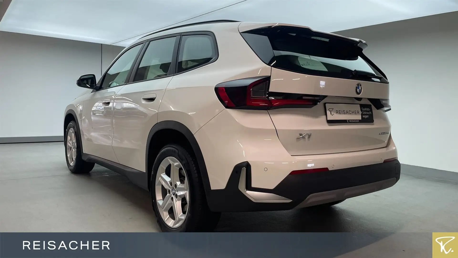 BMW X1 xDrive23i A Navi PA RFK adaptLED Keyless FLA Weiß - 2