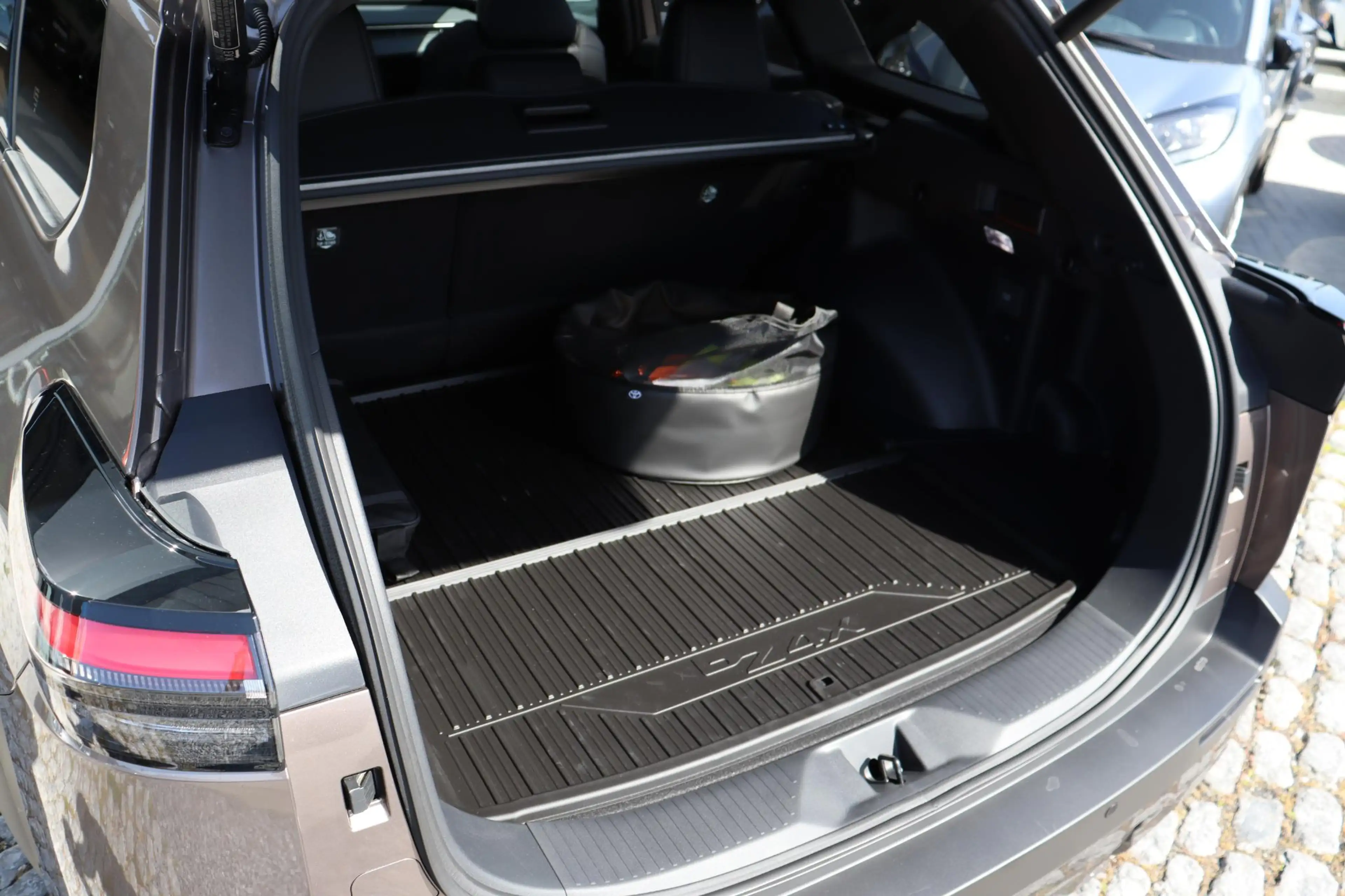 Toyota bZ4X Touring Executive AWD 75 kWh, 20 Inch LM, Panorama — photo 14
