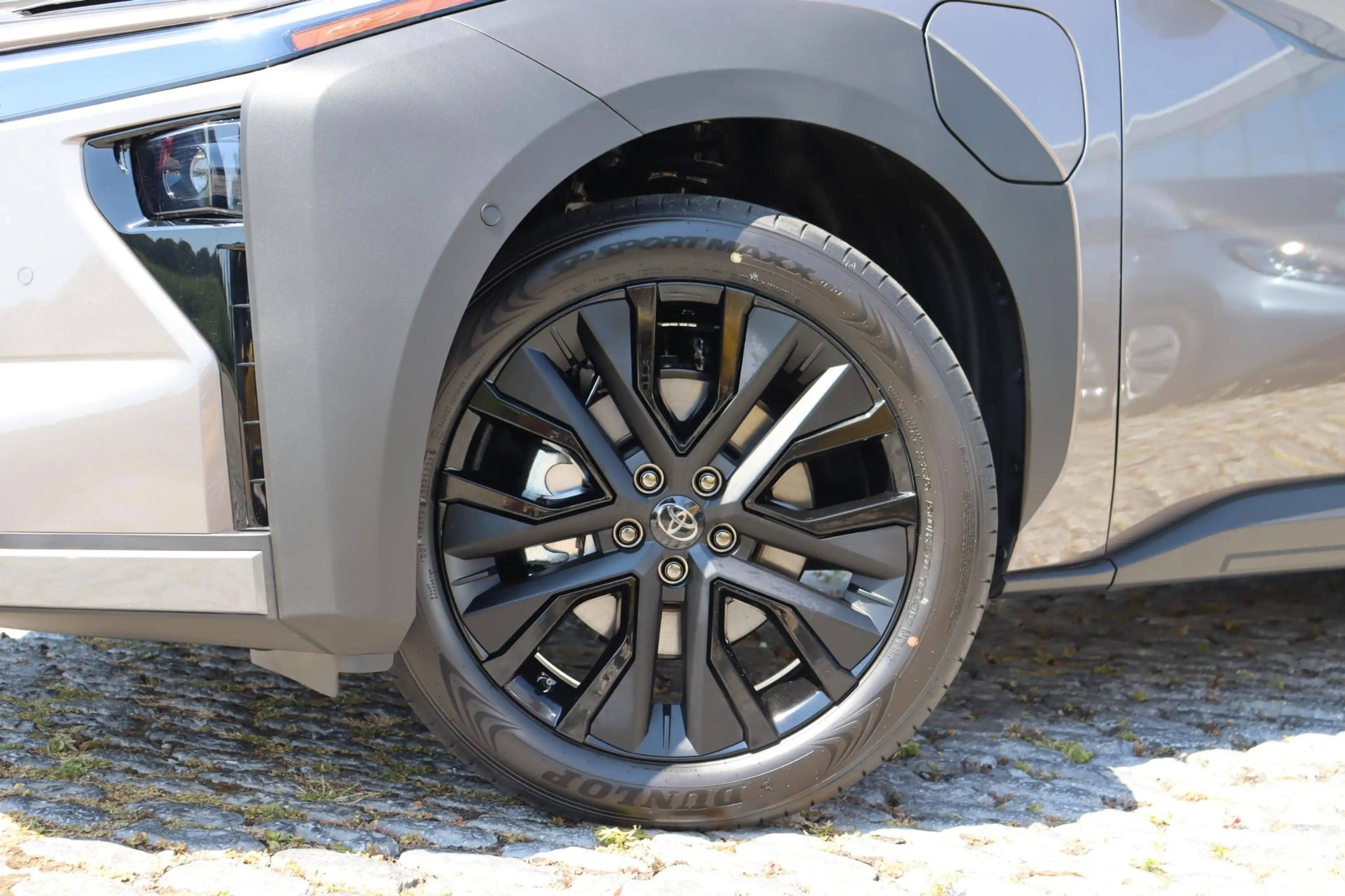Toyota bZ4X Touring Executive AWD 75 kWh, 20 Inch LM, Panorama — photo 12