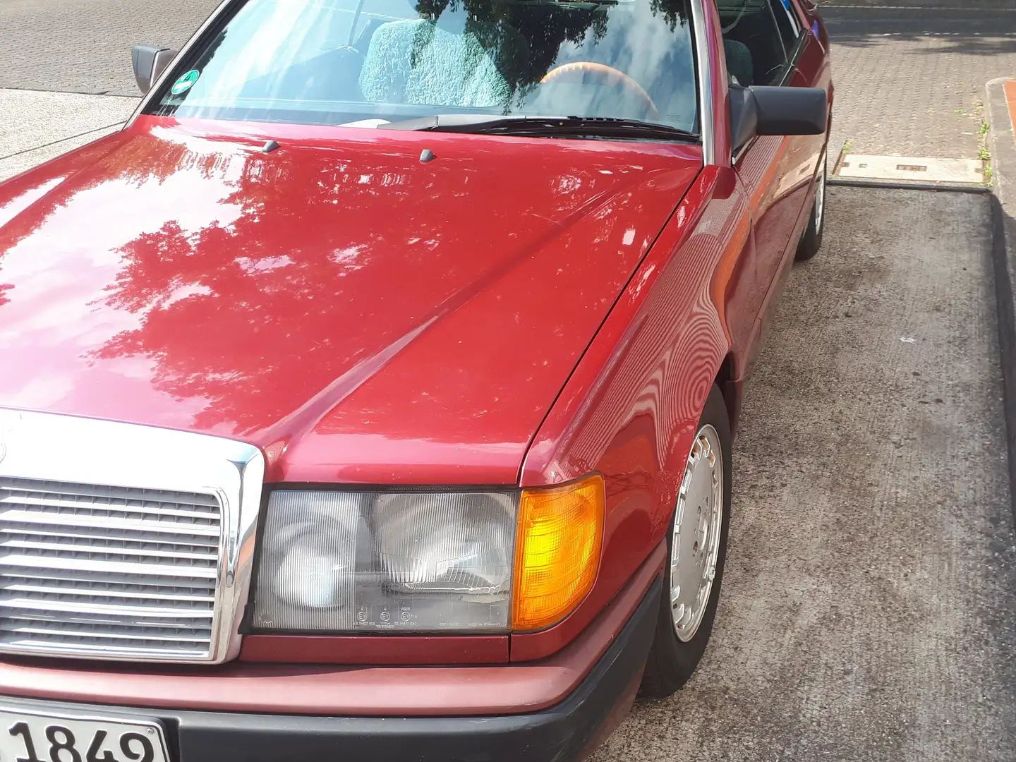 Mercedes-Benz 230 W 124 Rouge - 1
