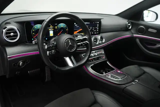 Mercedes-Benz 220 view 11