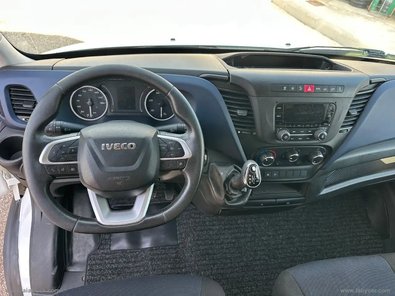 Iveco Daily 2021 — фото 15