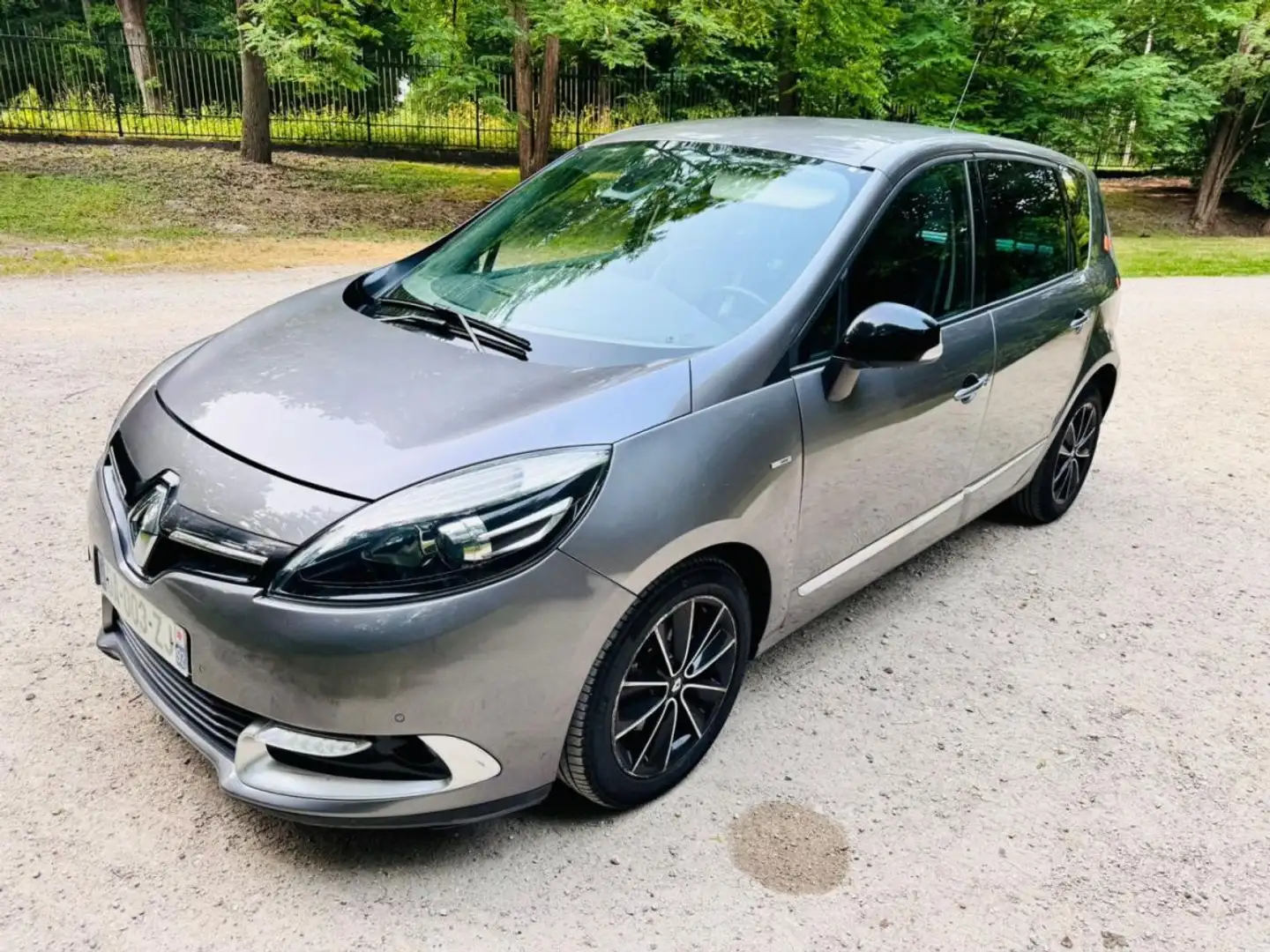 Renault Megane scenic 1.6 DCI - 16V TURBO Gris - 1
