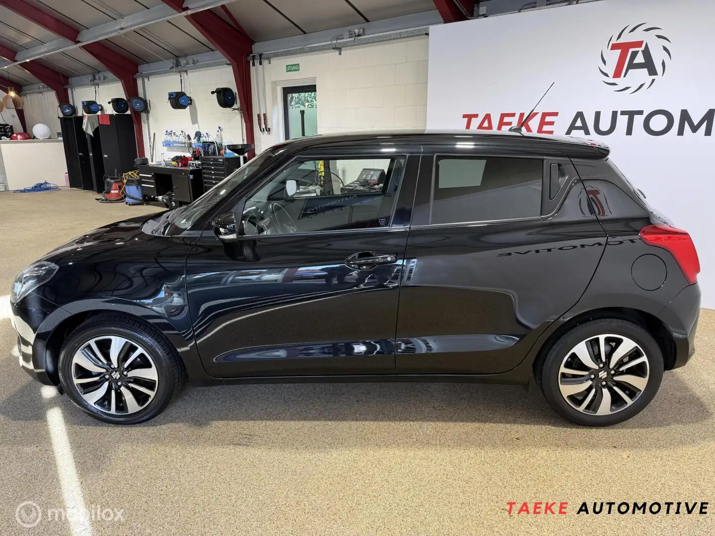 Suzuki Swift 1.2 Stijl Smart Hybrid Clima/Cruise/Cam/Nap Schwarz - 2