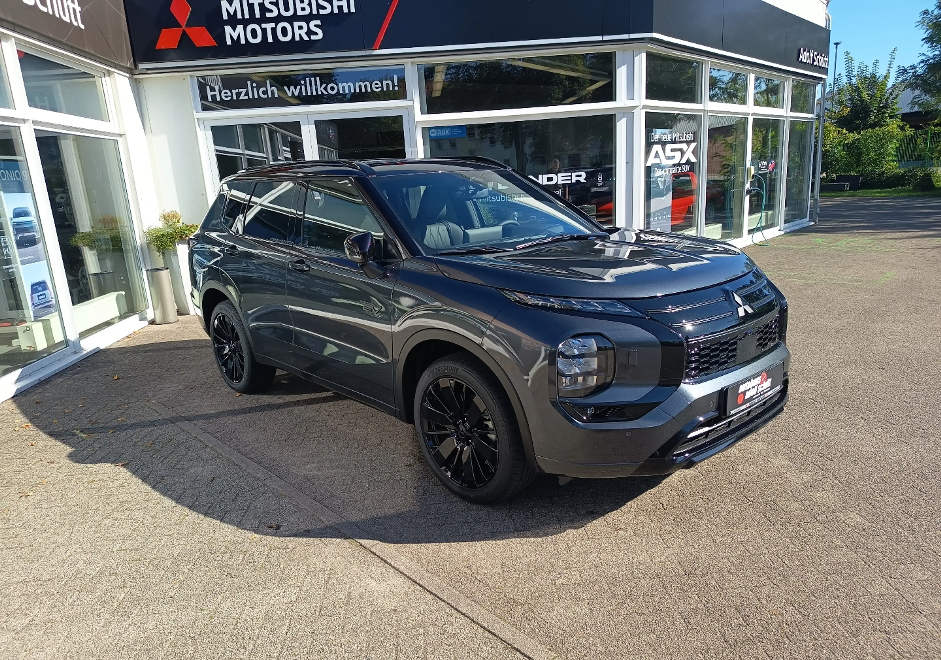 Mitsubishi Outlander 2.4L PHEV Black 2-Farben — photo 4