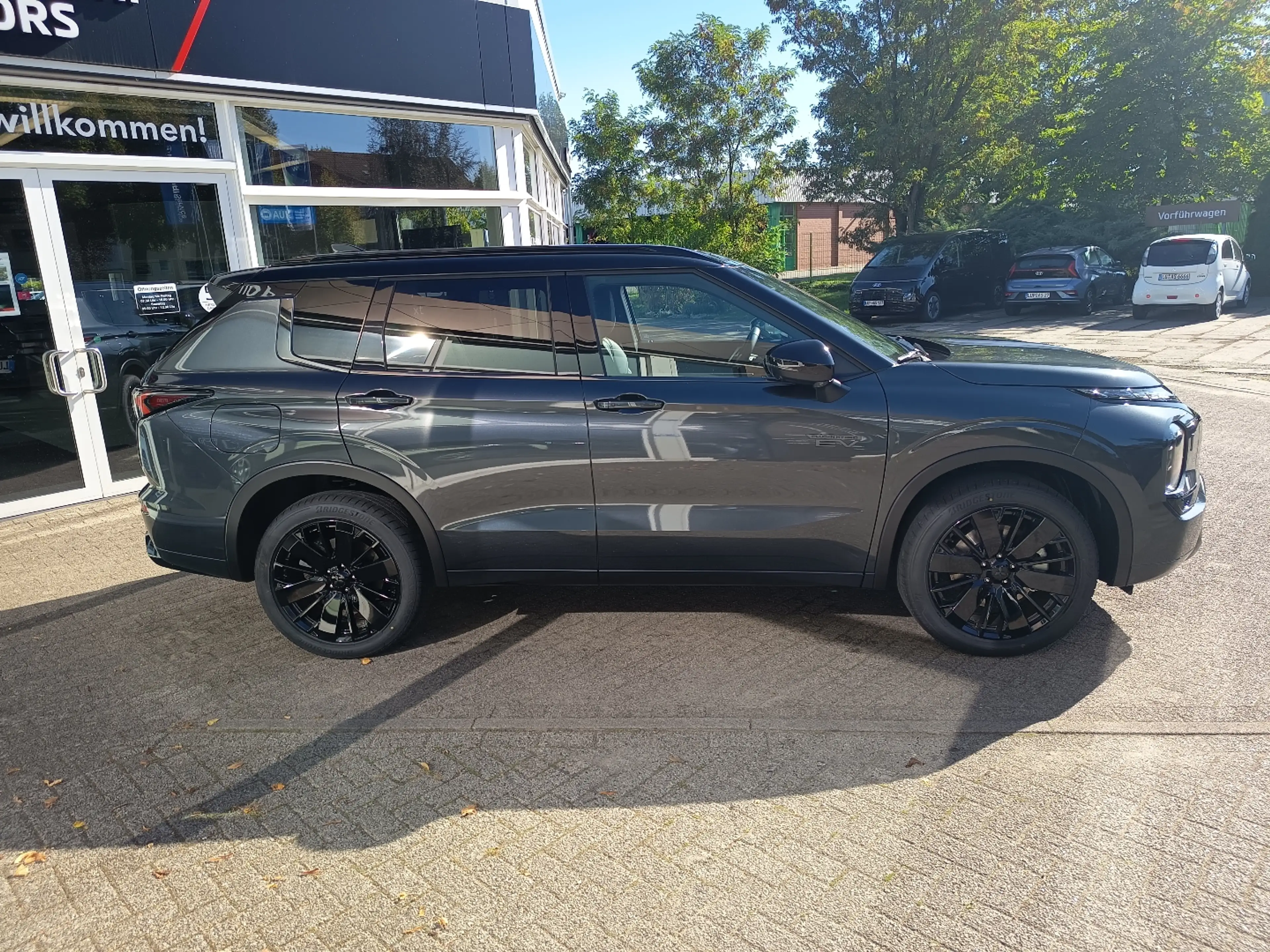 Mitsubishi Outlander 2.4L PHEV Black 2-Farben — photo 5