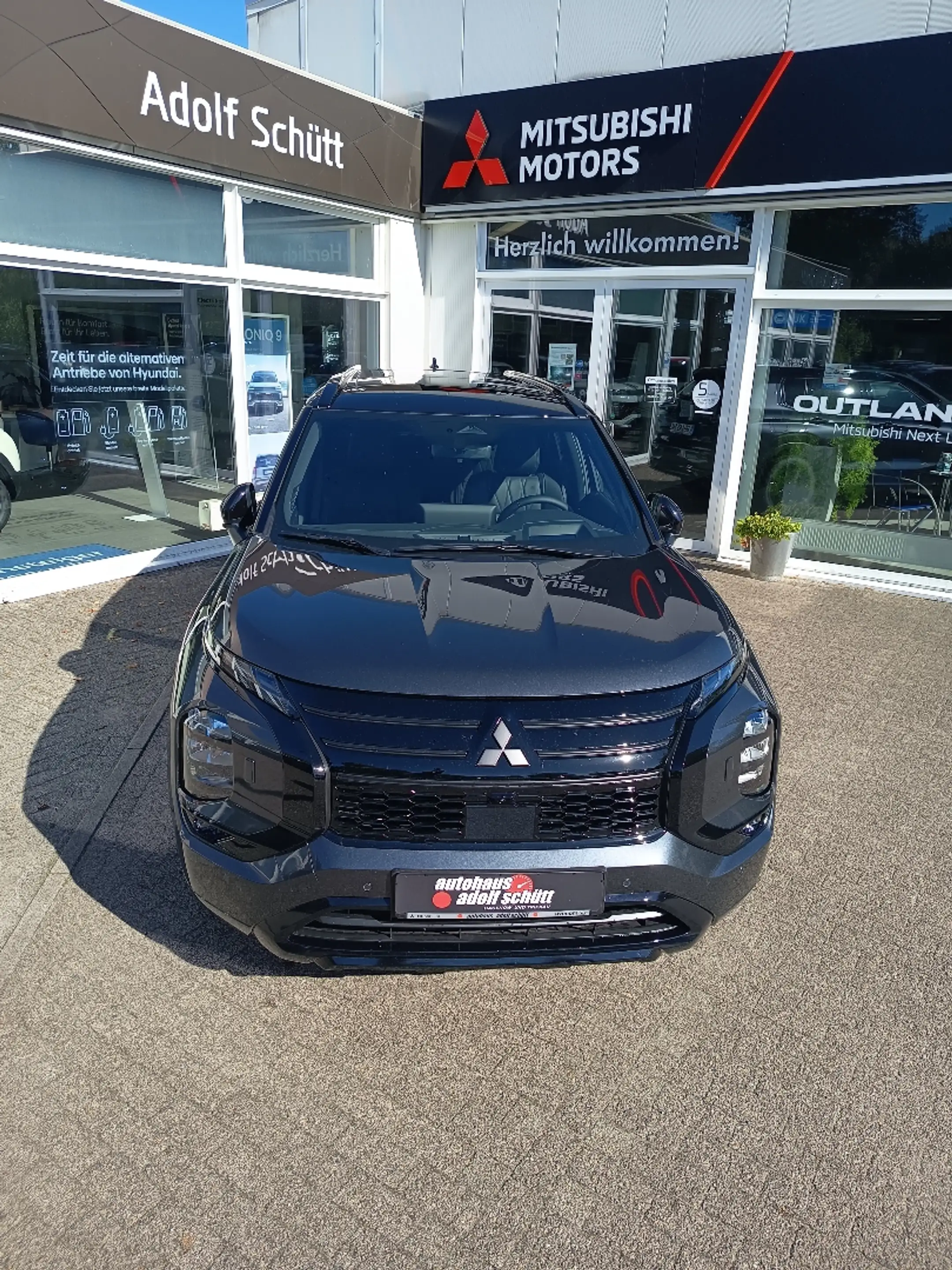 Mitsubishi Outlander 2.4L PHEV Black 2-Farben — photo 3