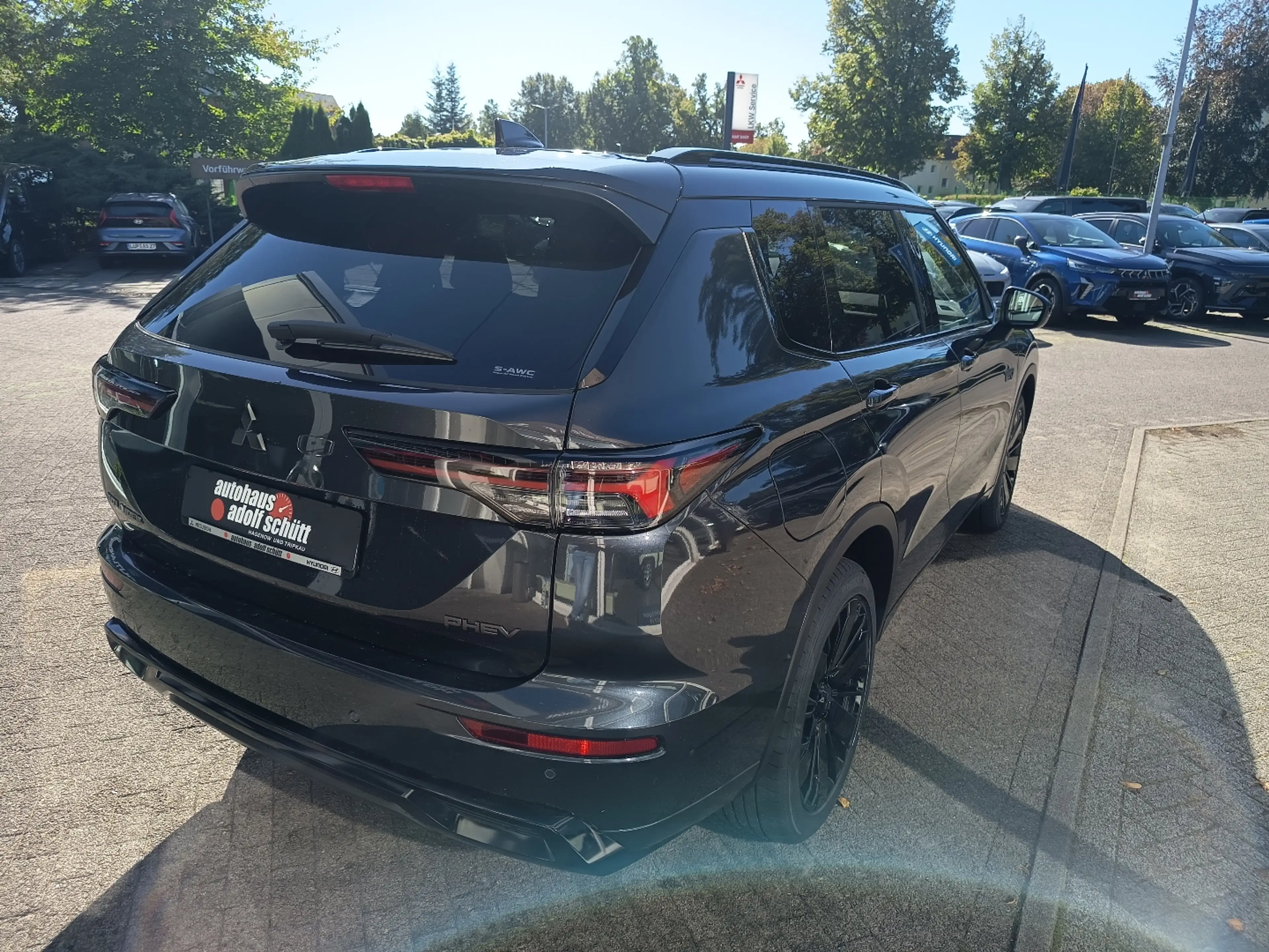 Mitsubishi Outlander 2.4L PHEV Black 2-Farben — photo 6