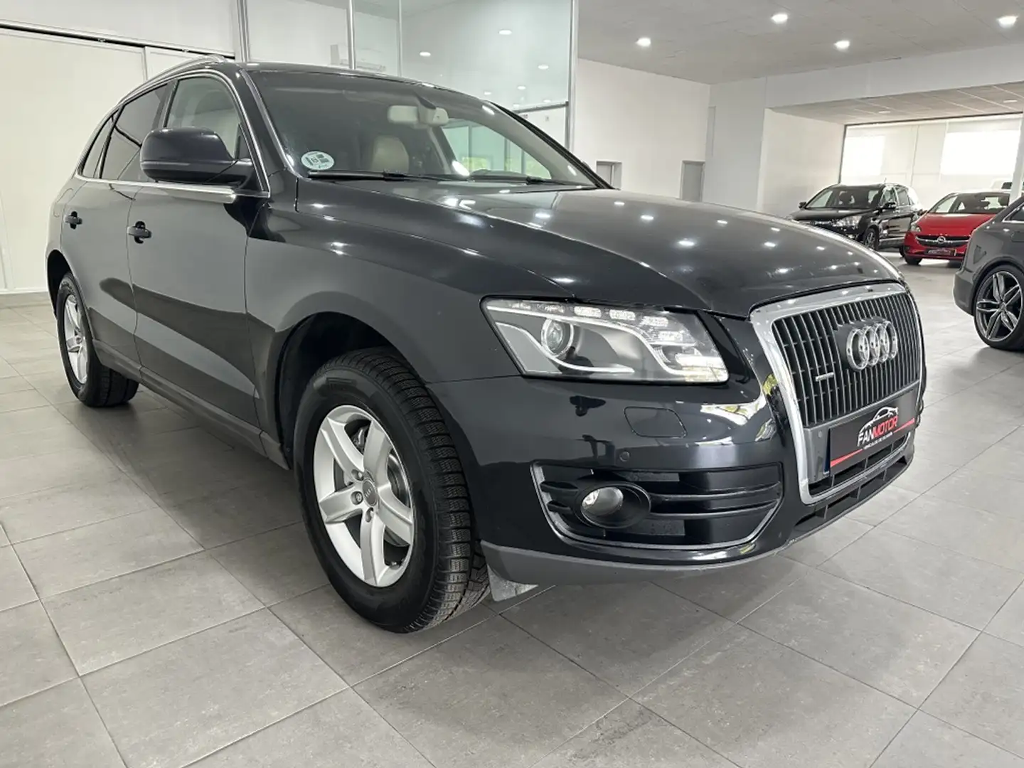 Audi Q5 2.0TDI quattro S-T 170 DPF Noir - 1