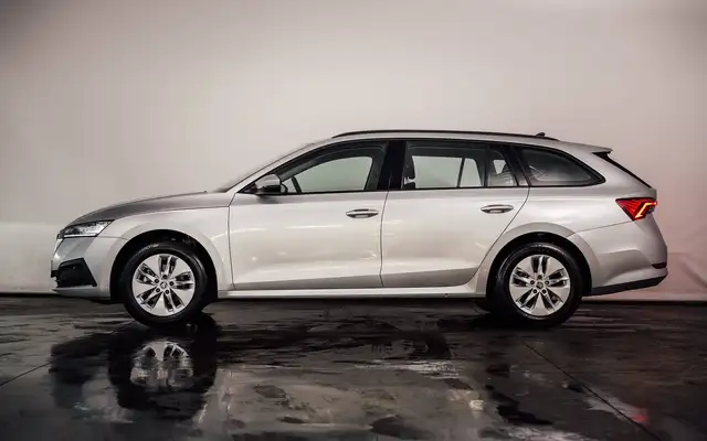 Skoda Octavia view 2