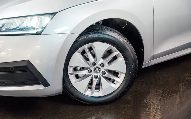 Skoda Octavia view 5