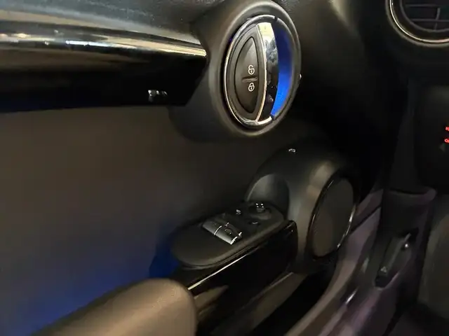 Mini Hatch view 22