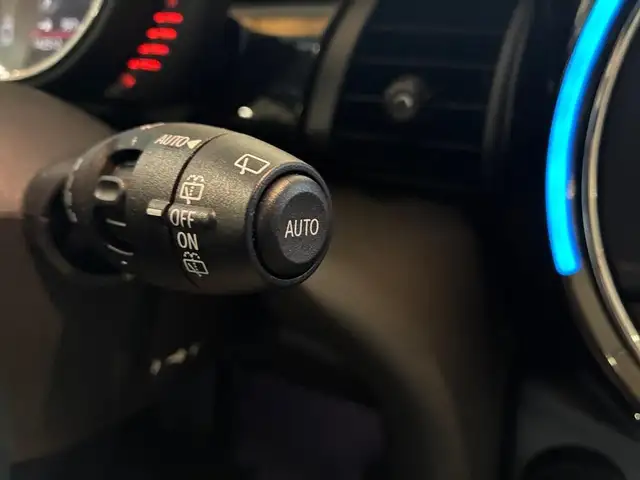 Mini Hatch view 23